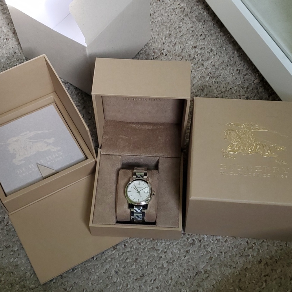 NEW BURBERRY WATCH-SOLD OUT